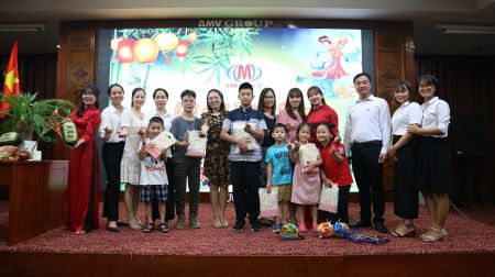 Tặng quà nhân dịp năm học mới và vui tết trung thu năm 2022 cho các cháu thiếu nhi AMV Group tang-qua-nhan-dip-nam-hoc-moi-va-vui-tet-trung-thu-nam-2022-cho-cac-chau-thieu-nhi-amv-group